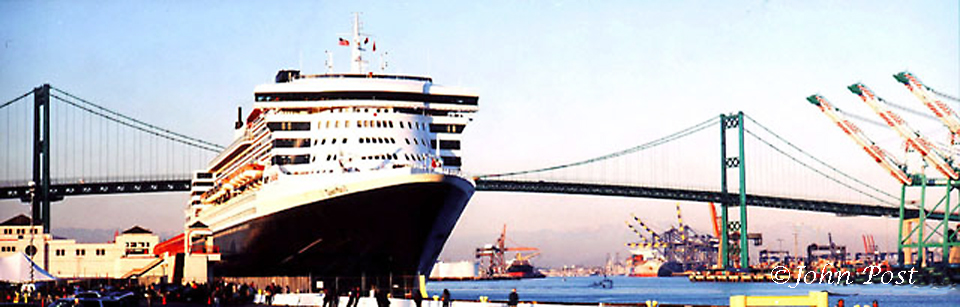 Queen Mqry 2 at dockside