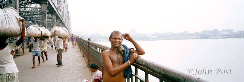 India, subcontinent, Calcutta Man on Howrah bridge