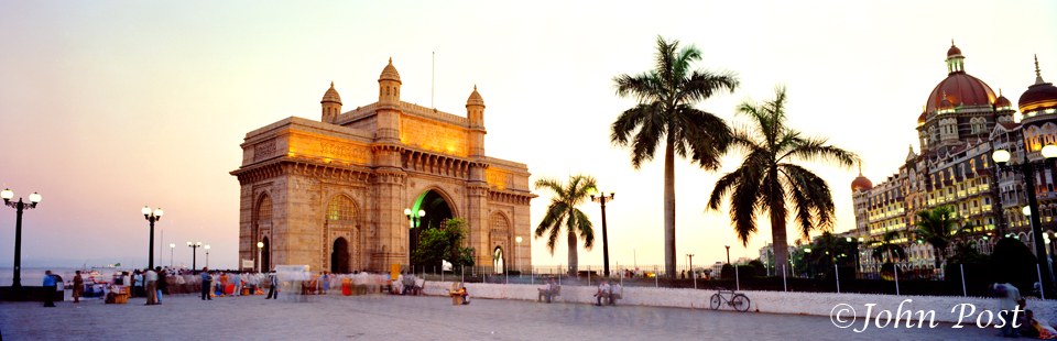 India gate and taj mahal hotel with lights on at twilight
