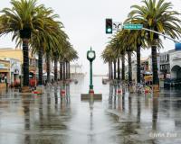 HB Promenade Clock in Rain