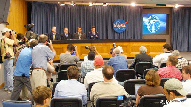 Press Briefing STS 106 KSC
