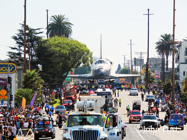 Space Shuttle Endeavour Move on Los Angeles Streets